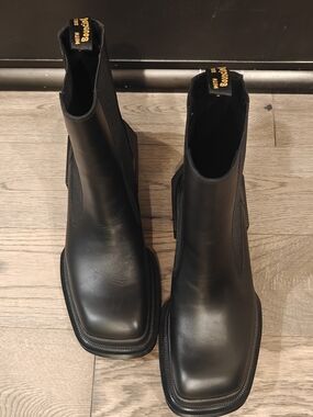 Dr. Martens Women Black Leather Chukka Boots